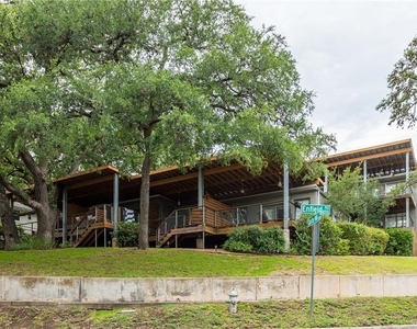1212 Castle Hill St - Photo Thumbnail 4
