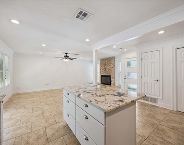 2005 Meadowridge Dr - Photo Thumbnail 5