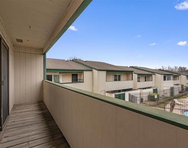 6718 Silvermine Dr - Photo Thumbnail 15