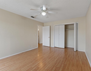 6718 Silvermine Dr - Photo Thumbnail 14
