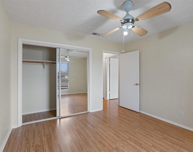 6718 Silvermine Dr - Photo Thumbnail 19