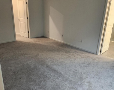 607 Lake Sinclair Street - Photo Thumbnail 1