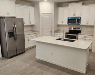 607 Lake Sinclair Street - Photo Thumbnail 5