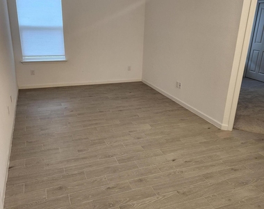 607 Lake Sinclair Street - Photo Thumbnail 12