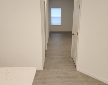 607 Lake Sinclair Street - Photo Thumbnail 13