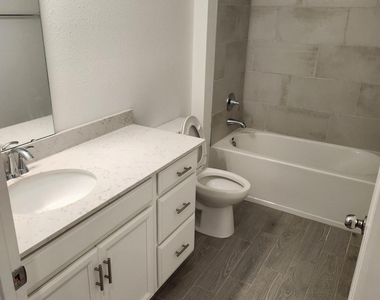 607 Lake Sinclair Street - Photo Thumbnail 11