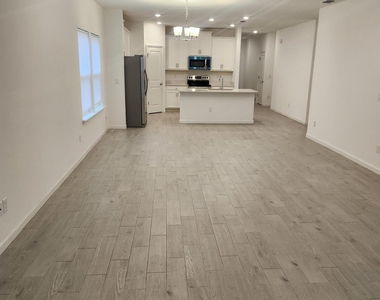 607 Lake Sinclair Street - Photo Thumbnail 6