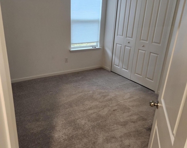 607 Lake Sinclair Street - Photo Thumbnail 2