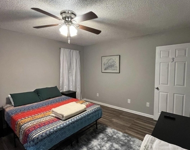 12619 Ashmore Green Drive N - Photo Thumbnail 11