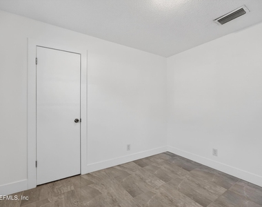 217 Carver Street W - Photo Thumbnail 31