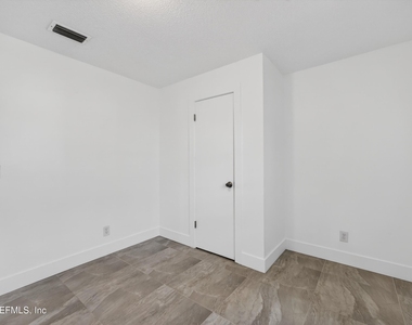 217 Carver Street W - Photo Thumbnail 20
