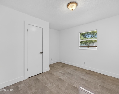 217 Carver Street W - Photo Thumbnail 19