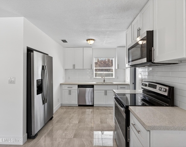 217 Carver Street W - Photo Thumbnail 11