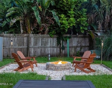 217 Carver Street W - Photo Thumbnail 6