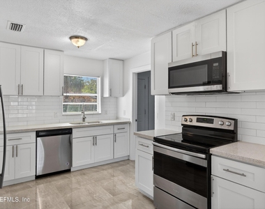 217 Carver Street W - Photo Thumbnail 13