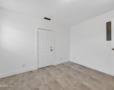 217 Carver Street W - Photo Thumbnail 32