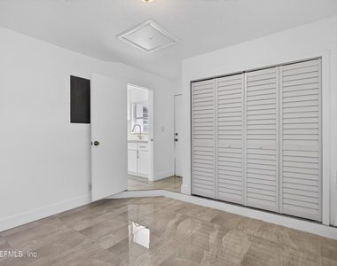 217 Carver Street W - Photo Thumbnail 34
