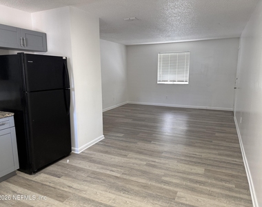 5243 Westchase Court - Photo Thumbnail 3