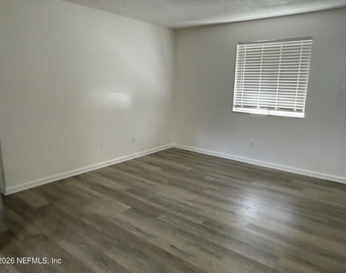 5243 Westchase Court - Photo Thumbnail 2