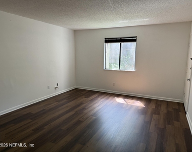 5243 Westchase Court - Photo Thumbnail 2