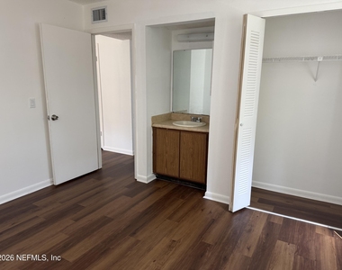5243 Westchase Court - Photo Thumbnail 6