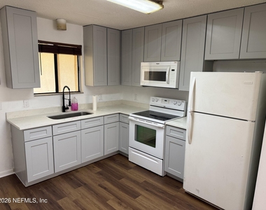5243 Westchase Court - Photo Thumbnail 4