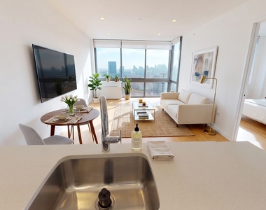 808 Columbus Avenue - Photo Thumbnail 3