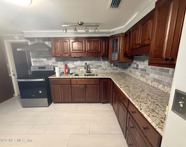 203 Sw 51st Avenue - Photo Thumbnail 2