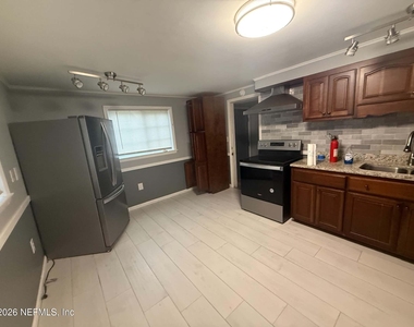 203 Sw 51st Avenue - Photo Thumbnail 3