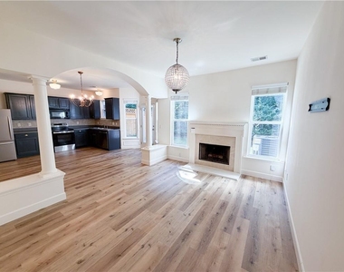 216 Parc View Lane - Photo Thumbnail 3
