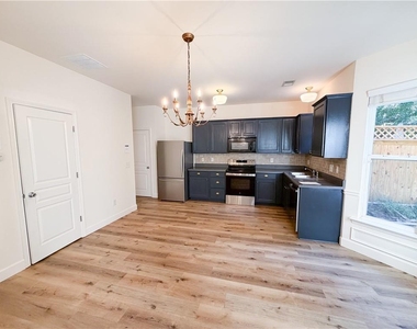 216 Parc View Lane - Photo Thumbnail 4