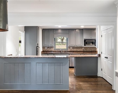 2468 Ridgeway Drive - Photo Thumbnail 8