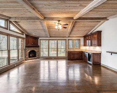 2468 Ridgeway Drive - Photo Thumbnail 5