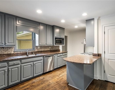 2468 Ridgeway Drive - Photo Thumbnail 9