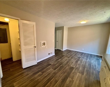 3198 Washington Road - Photo Thumbnail 4