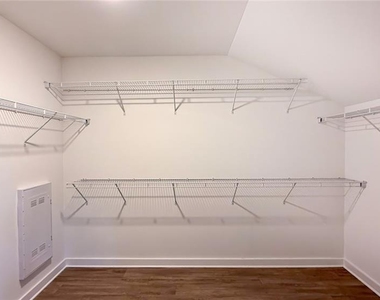 1350 Dresden Drive - Photo Thumbnail 4