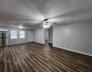 723 W Creek Circle - Photo Thumbnail 5