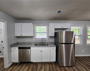 723 W Creek Circle - Photo Thumbnail 2