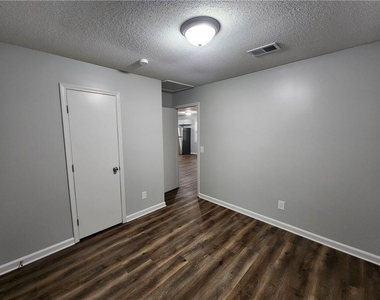 723 W Creek Circle - Photo Thumbnail 7