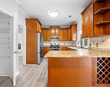702 Ashley Glen Lane - Photo Thumbnail 13