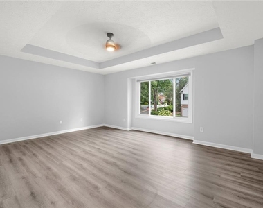 702 Ashley Glen Lane - Photo Thumbnail 17