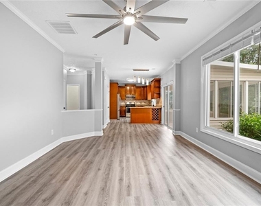 702 Ashley Glen Lane - Photo Thumbnail 12