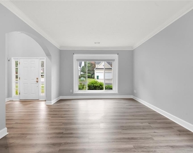 702 Ashley Glen Lane - Photo Thumbnail 4