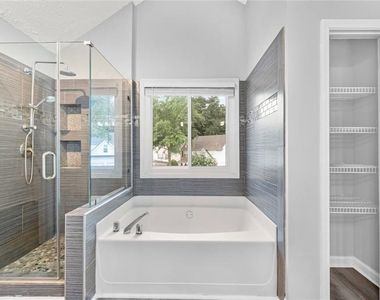702 Ashley Glen Lane - Photo Thumbnail 20