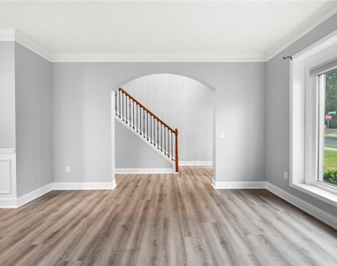 702 Ashley Glen Lane - Photo Thumbnail 5