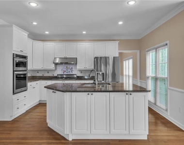 915 Chipley Court - Photo Thumbnail 2