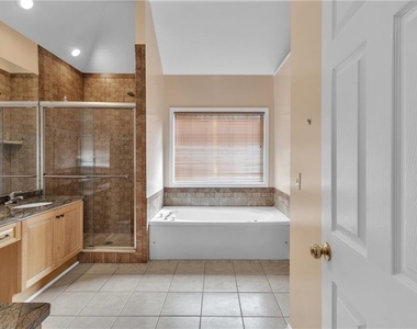 915 Chipley Court - Photo Thumbnail 15