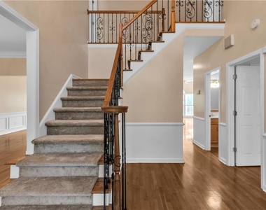 915 Chipley Court - Photo Thumbnail 6