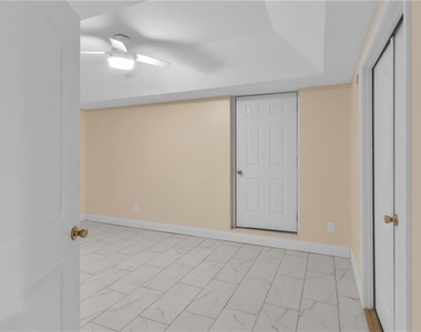 915 Chipley Court - Photo Thumbnail 9