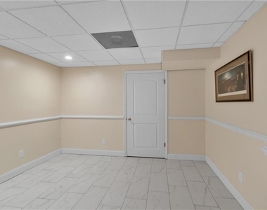 915 Chipley Court - Photo Thumbnail 31